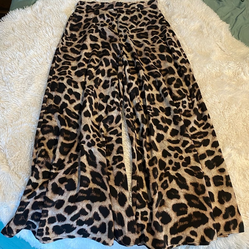 Leopard, wide/flowy legged pants.